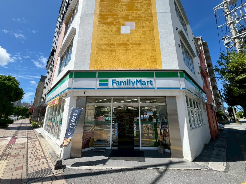 ファミリーマート那覇若松店