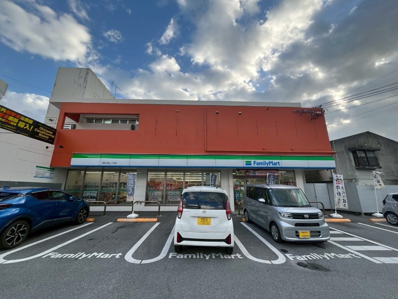 ファミリーマート浦添沢岻二丁目店