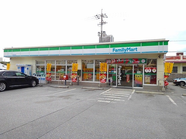 ファミリーマート名護宮里店