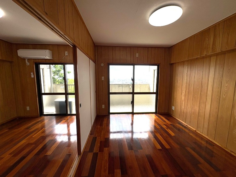反転タイプ、別部屋の写真となります。