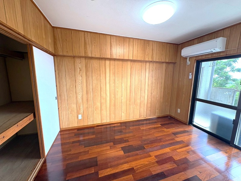 反転タイプ、別部屋の写真となります。
