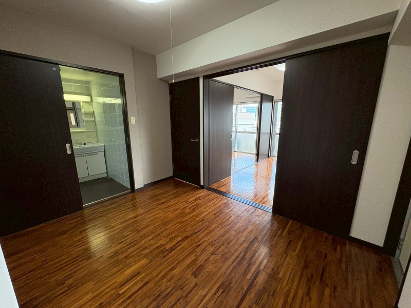 別部屋の反転タイプ写真となります。