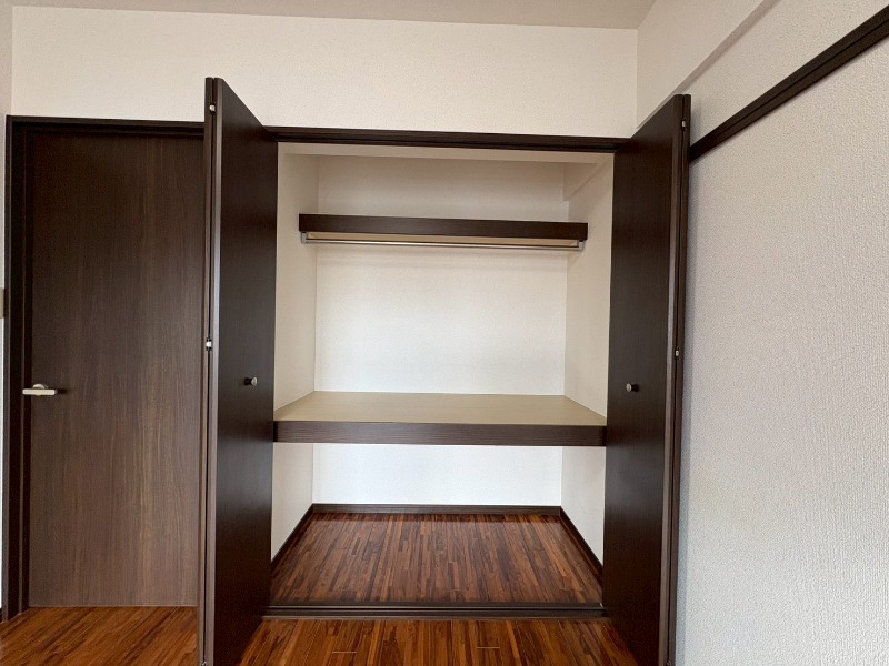 別部屋の反転タイプ写真となります。