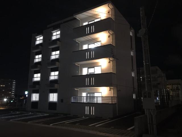 外観写真（夜）