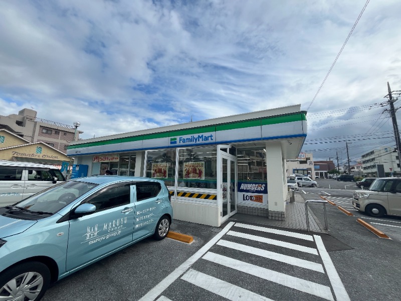 ファミリーマート銘苅三丁目店